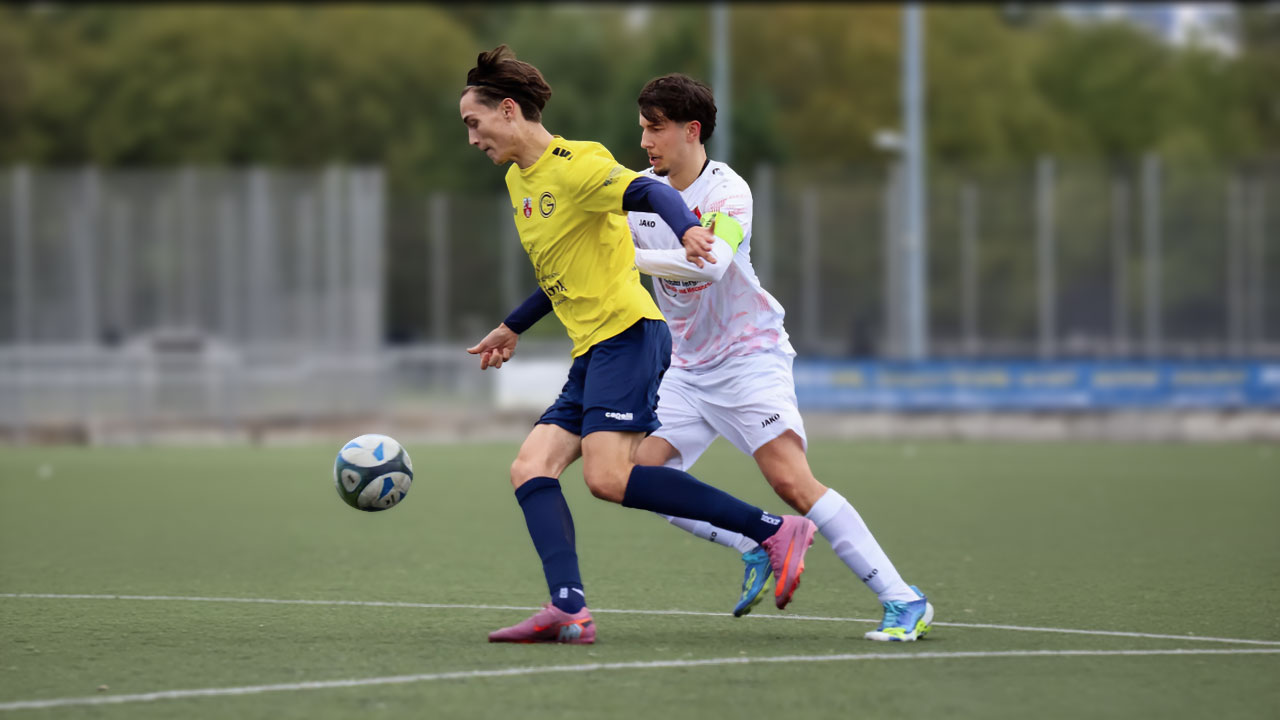 Spielszene aus dem Bezirksligaspiel von SC Unterbach bei Ratingen 04/19 U23